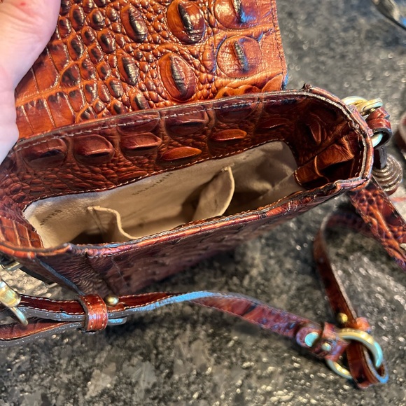 Brahmin Set! 4 pieces, backpack, tote, cross body & wallet! - Picture 11 of 13